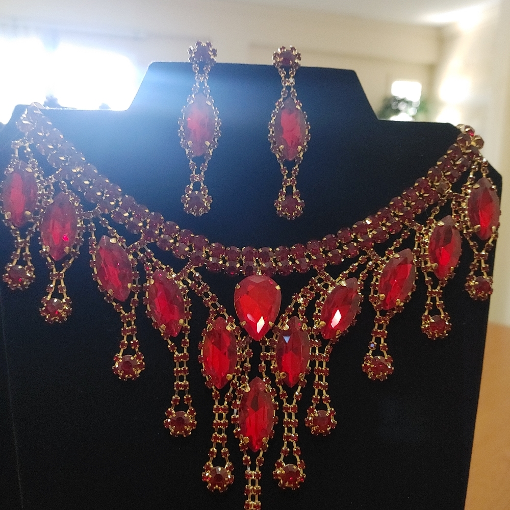 Crystal Drop Rhinestone Necklace Set - Picture 3 of 9